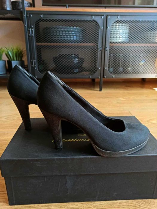 Дамски маркови обувки от велур