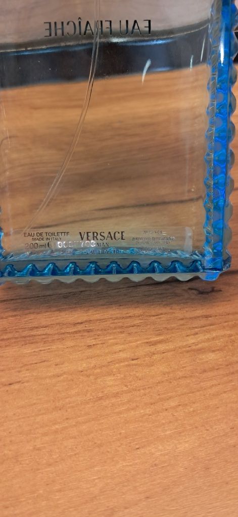Versace Man Eau Fraîche Eau de Toilette Natural

Spray 200 ml