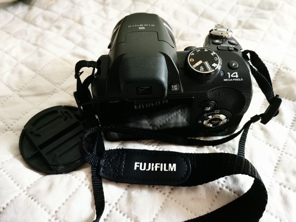 За ремонт!!! Fujifilm FinePix S3400