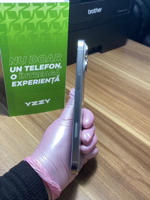 iPhone 16 Pro Max / 256 GB / Sănătate baterie 99% / Foarte bun