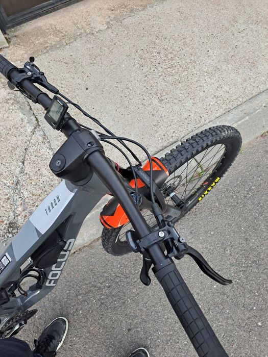 PRET SCAZUT Focus Thron 6.8 Trail – full suspension, cadru L, 29”, 12