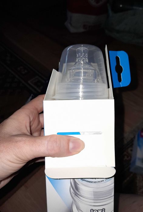 Set nou-nout: 2 biberoane anti-colici + 2 suzete + 3 sudocrem