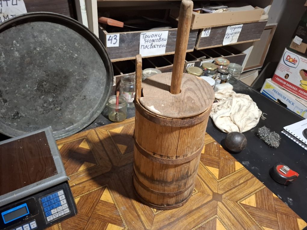 Стара дървена бучка за биене на мляко за масло