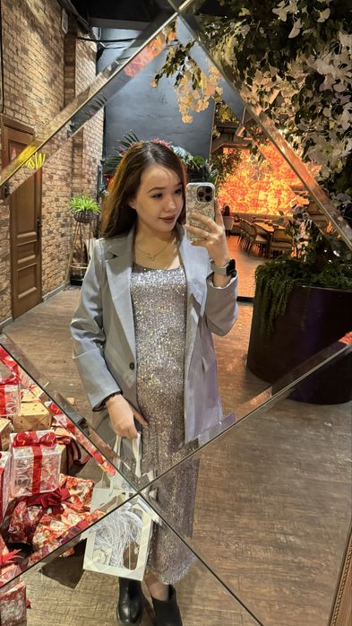 Платье пайетками,