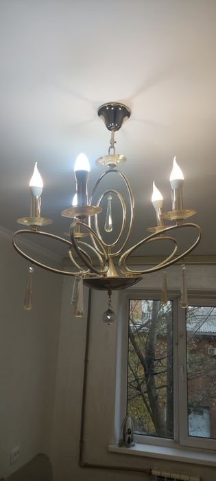 Продам люстру с лампочкой