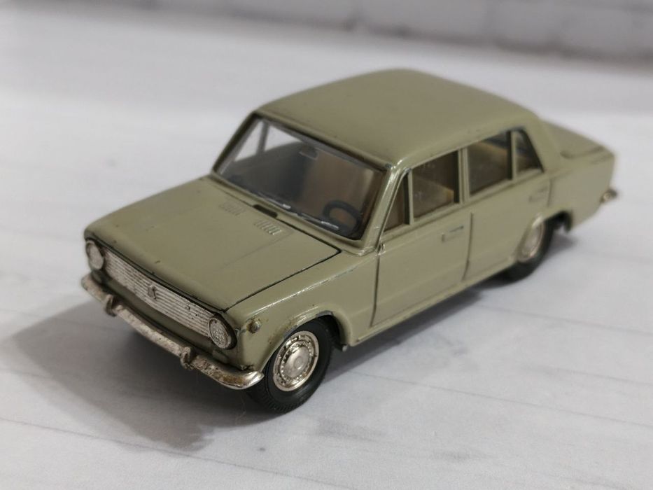 Продам советские модели автомашин в масштабе 1/43. Металлические.