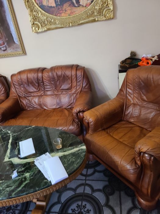 Set coltar maro este folosit ca nou