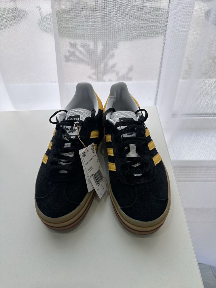 Продам новые оригинал крассовки adidas gazelle