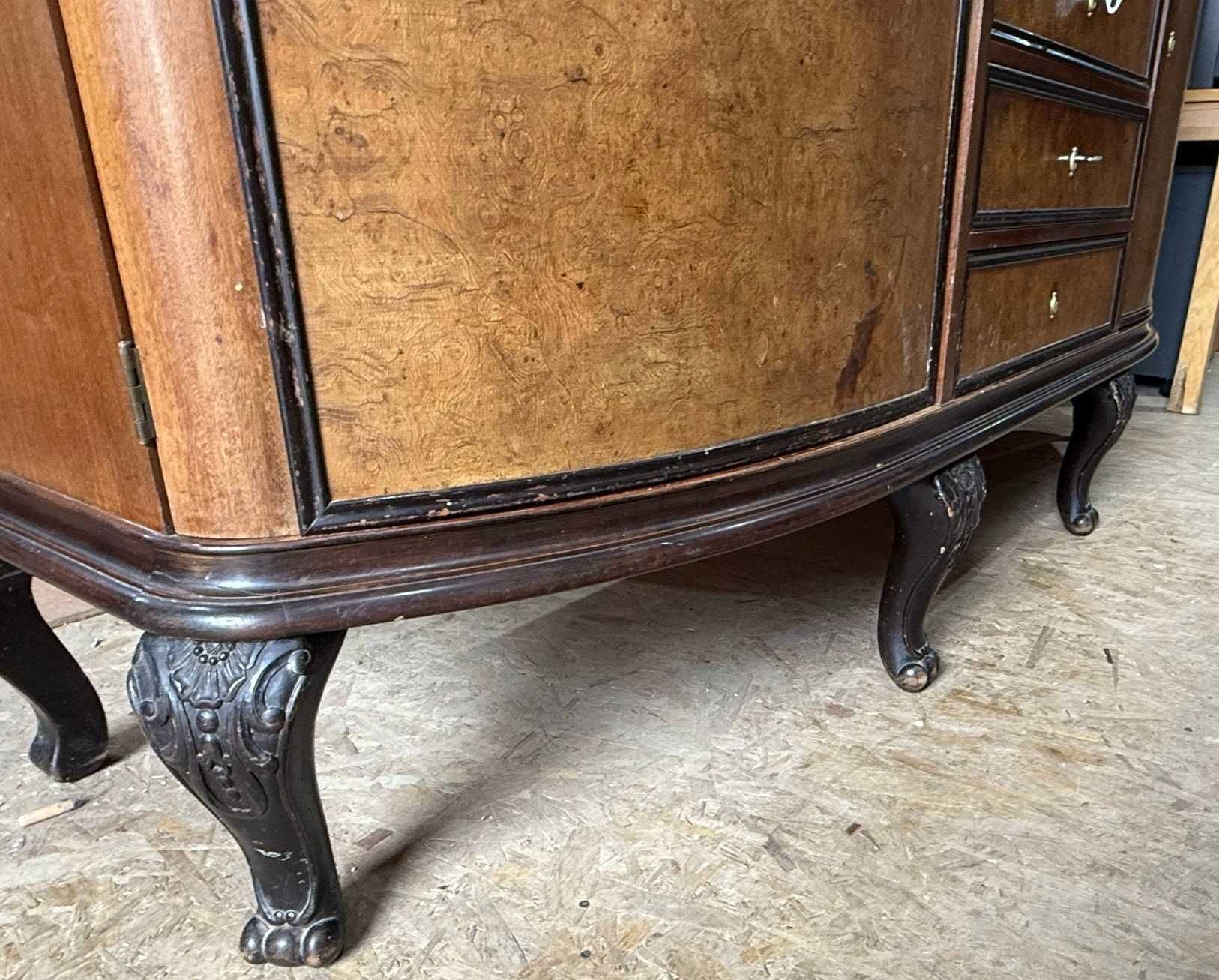 Comoda Vintage din Lemn stil Baroc; Bufet cu ornamente sculptate