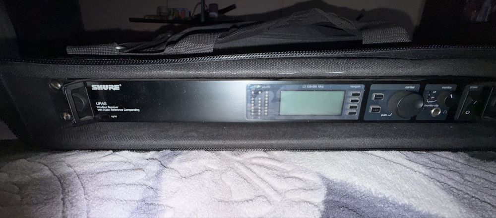 Vand sau Schimb Sistem  wireless microfon instrument SHURE UR4