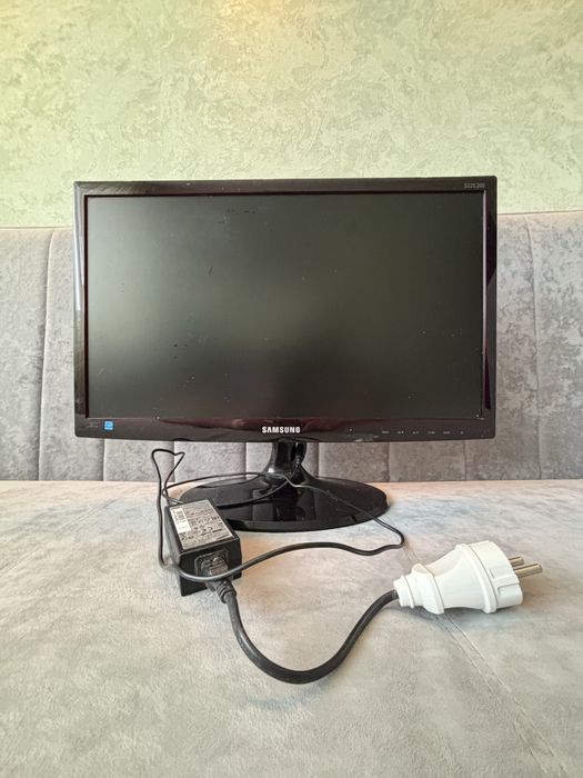 Монитор от SAMSUNG