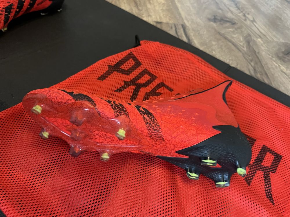 Ghete fotbal  adidas predator