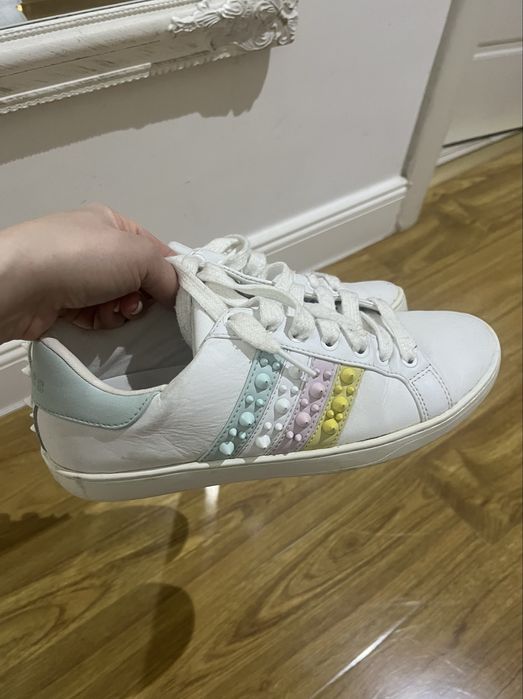 Adidasi Guess masura 37, dama, piele naturala