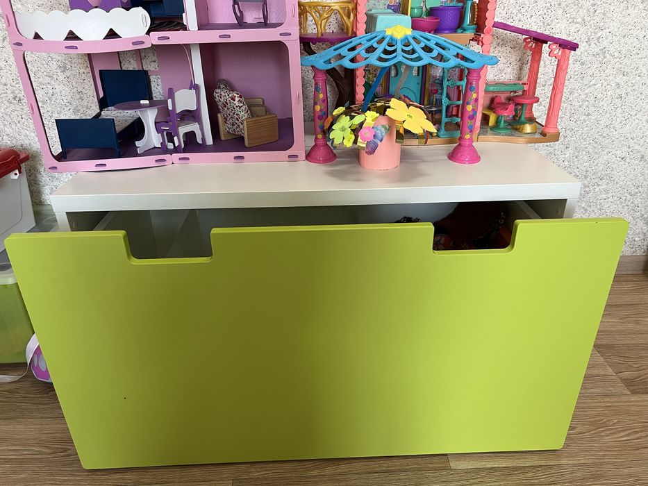 Продам мебель шкафы столы детские игрушки