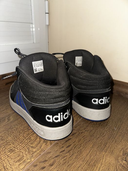 Обувки адидас 41 1/3 почти неизползвани