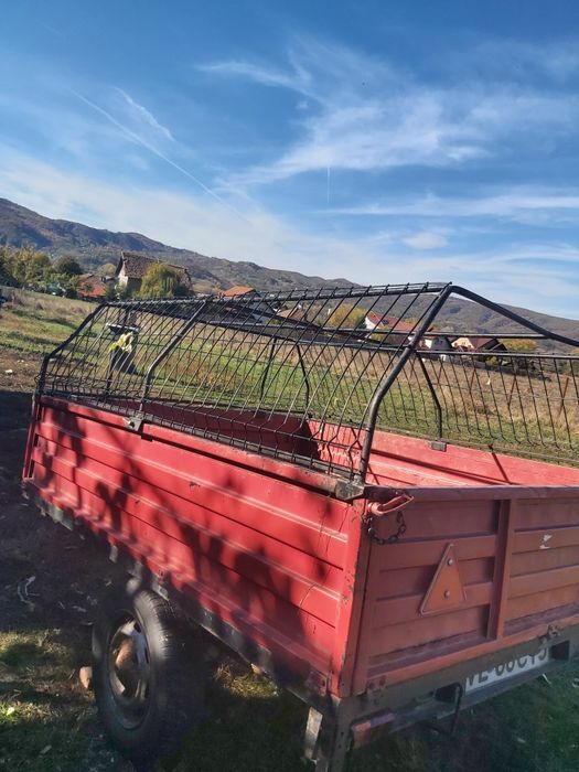 Remorcă  cu sistem de frânare  de 750 kg