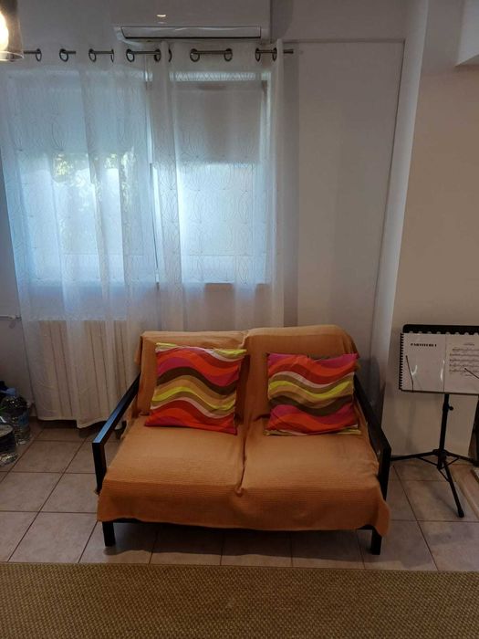 Canapea de doua locuri