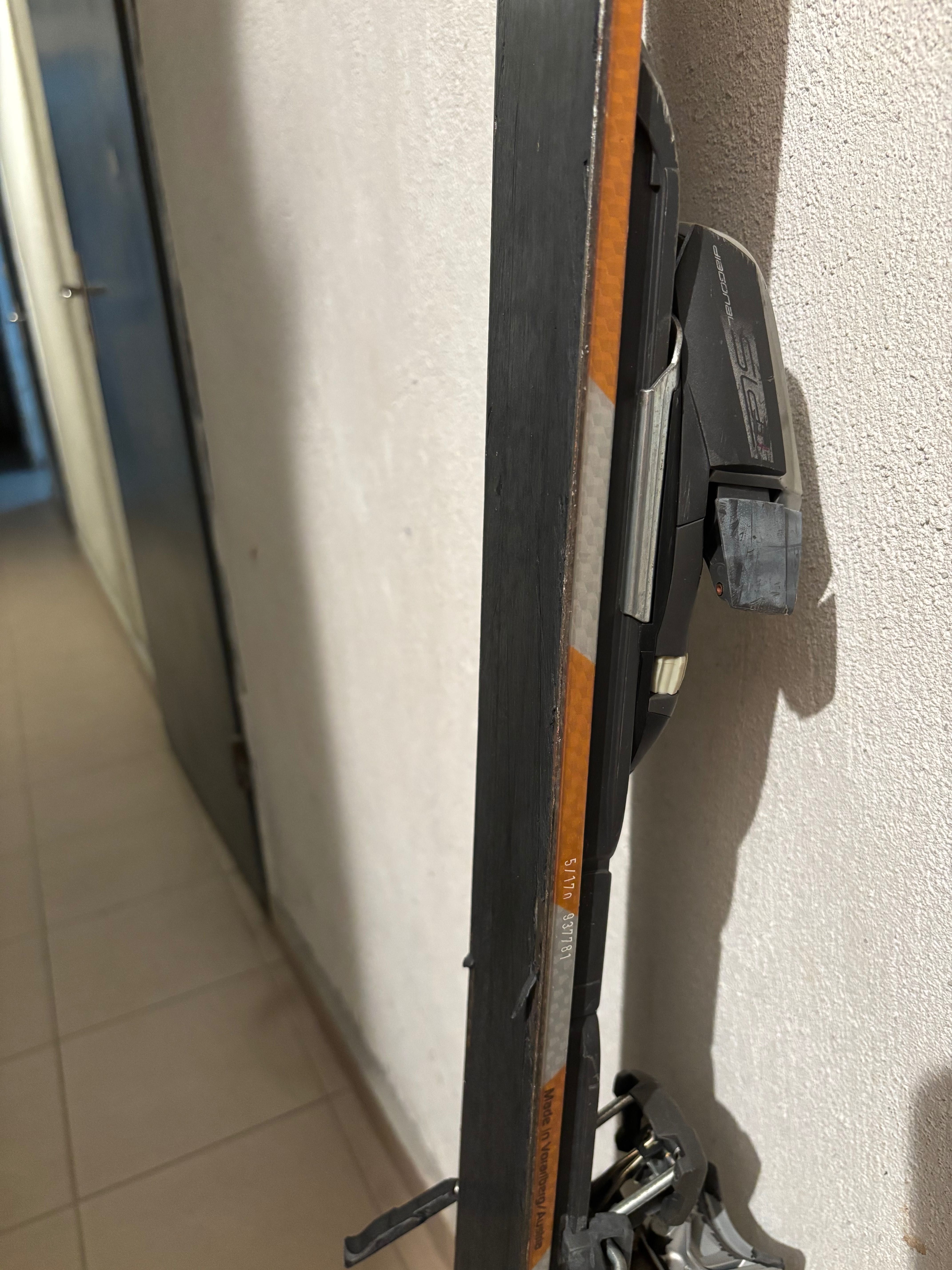 Продавам чифт ски