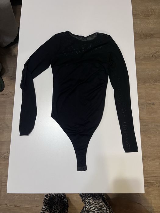 Боди черно и блузи с дълъг ръкав