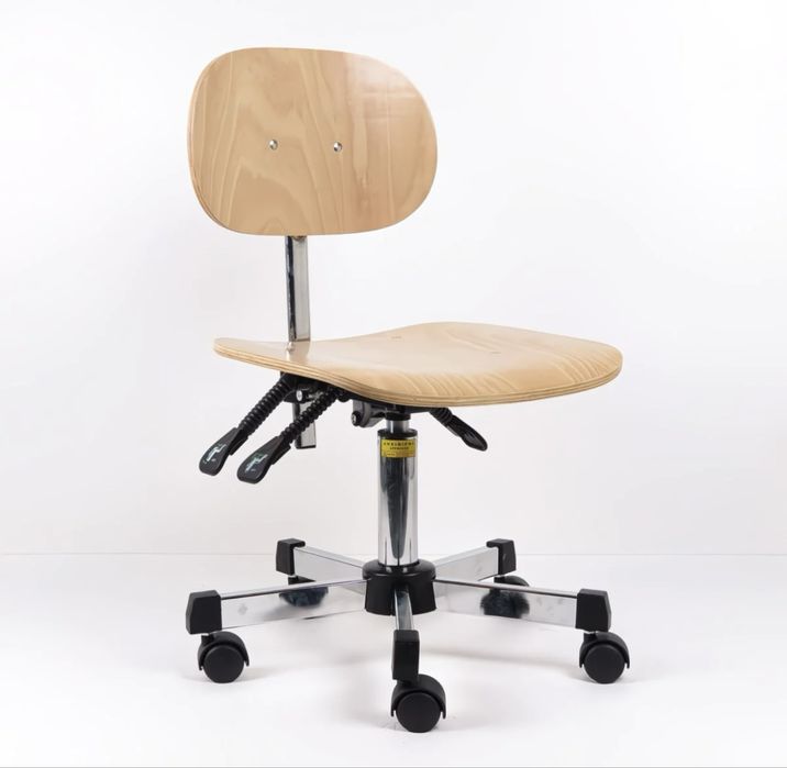 Стул с регулировкой высоты