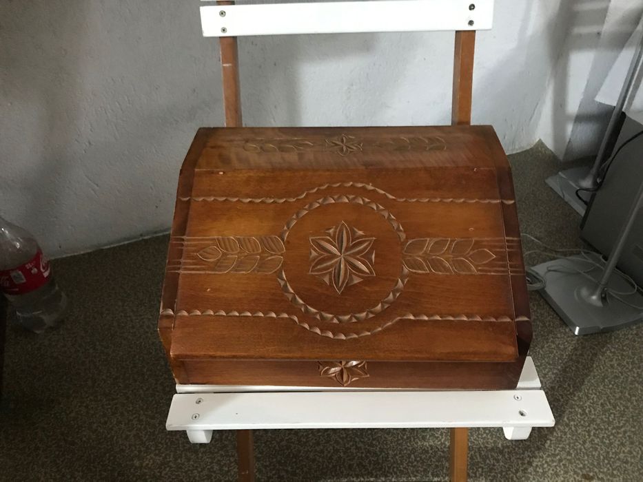 Дървена кутия за хляб