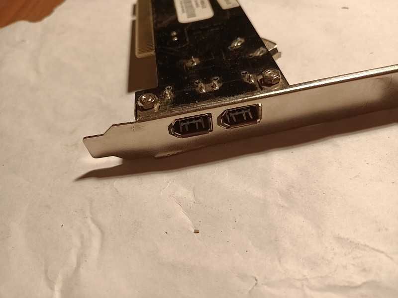 Контроллер "Fellowes InnoVISION DV-1000-LE IEEE 1394 PCI Adaptor".