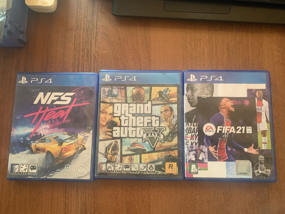 Продается игры пс4 3в1