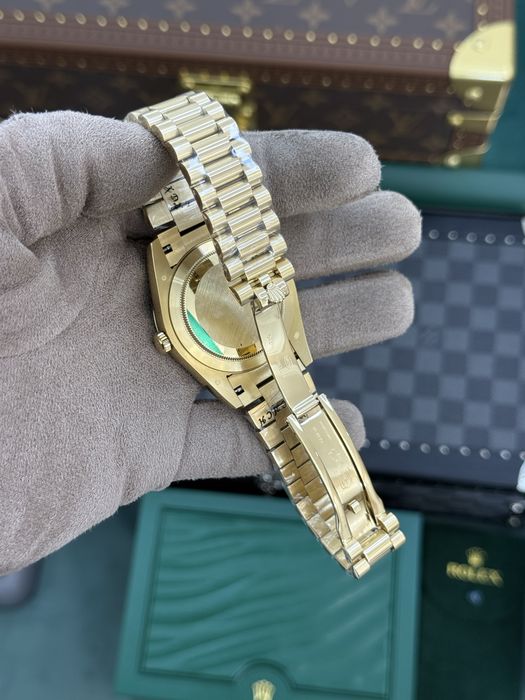 Rolex Day-Date 40mm Roman Full Gold 18k