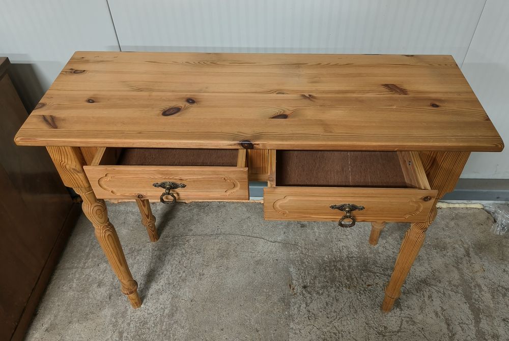 3915 Конзолна маса