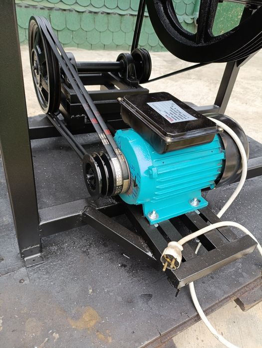 Presă de brichetat rumeguș cu cărbune lignit semiumed,prod 15kg/minut