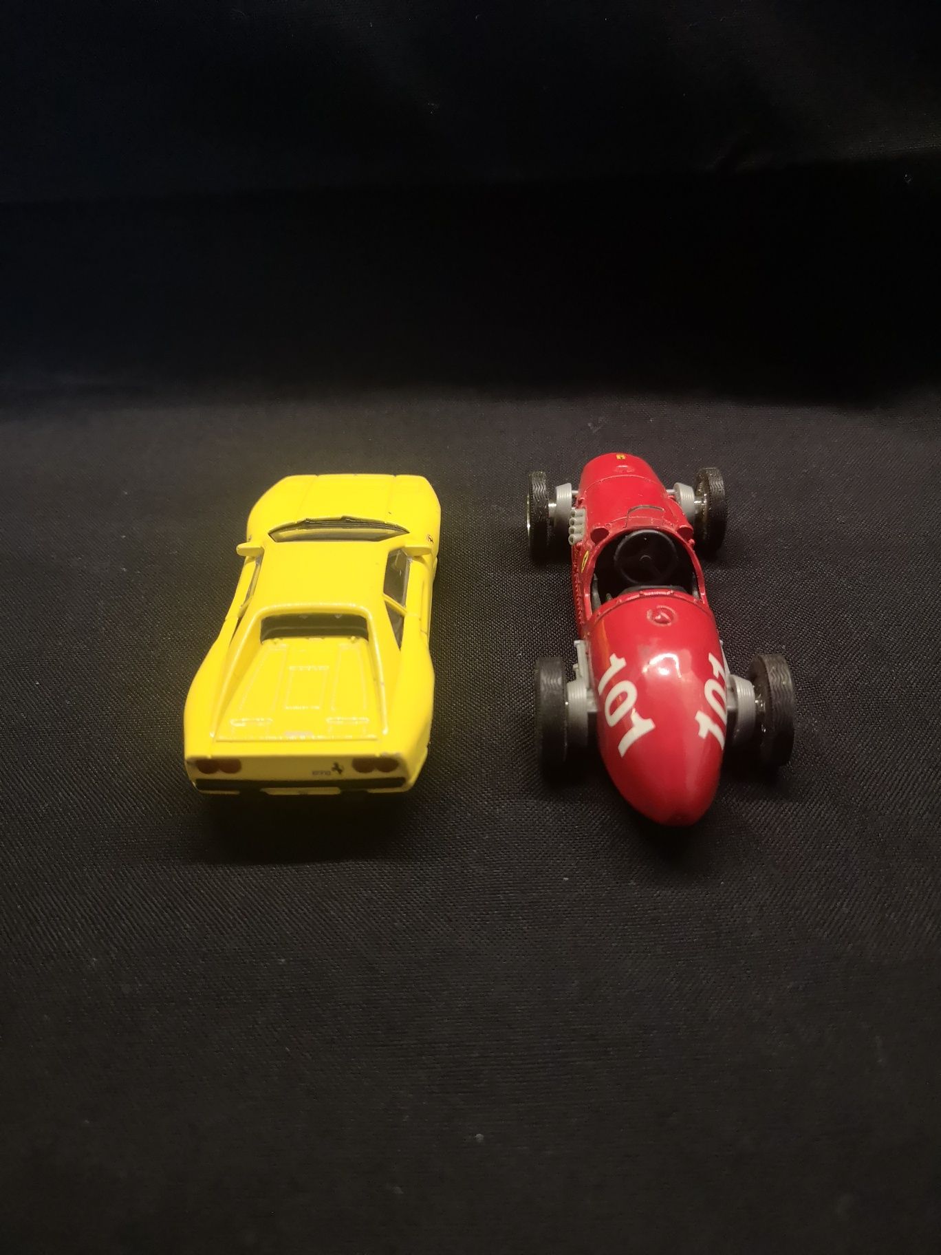 Две колички Ферари