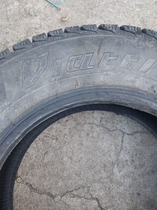 Продам зимние шины 2 шт.