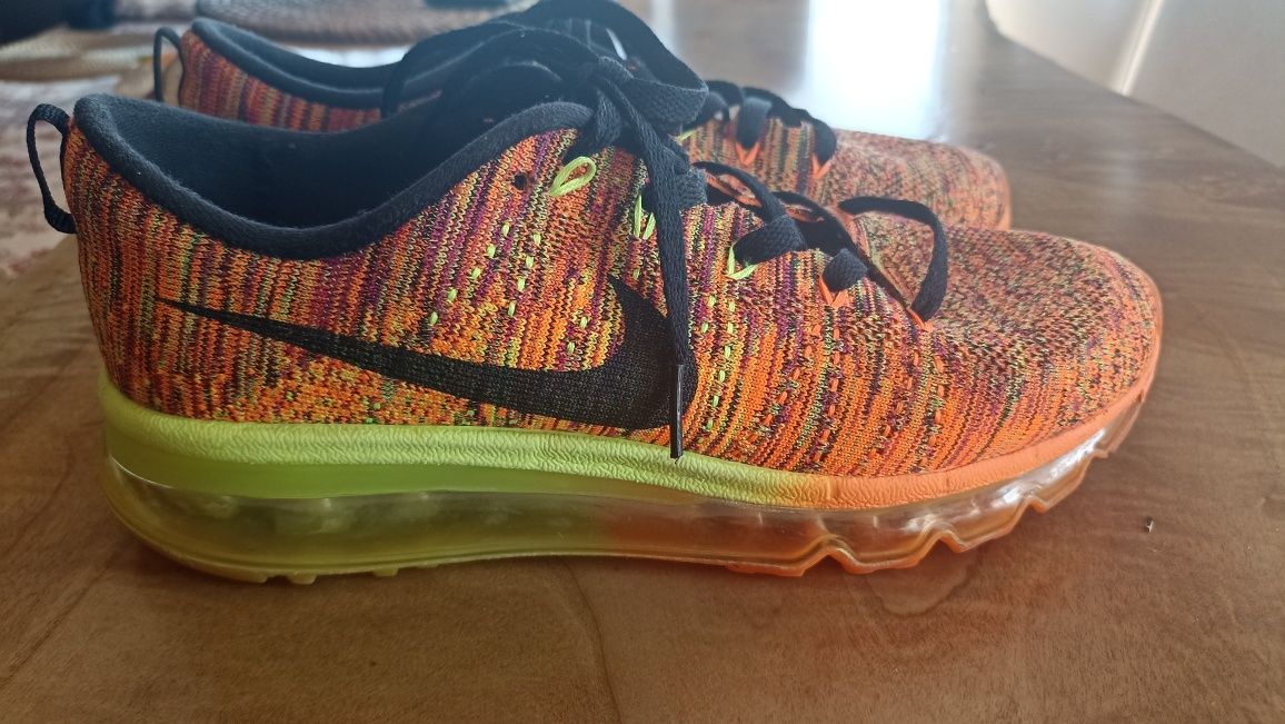 Маратонки Nike Flyknit Max  размер 40/ 25см стелка