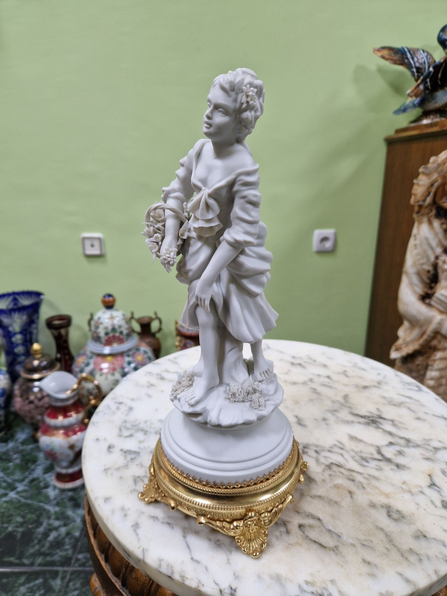 Страхотна антикварна  италианска порцеланова фигура Capodimonte