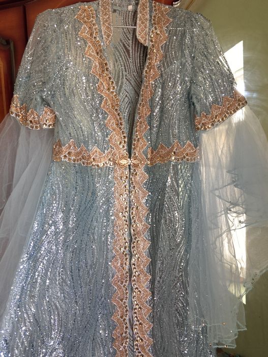 Ansambl. Kelinlar ansambli uzun. Rangi havoring.