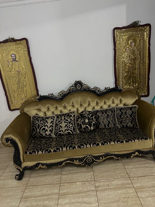 Vând canapele foarte confortabil