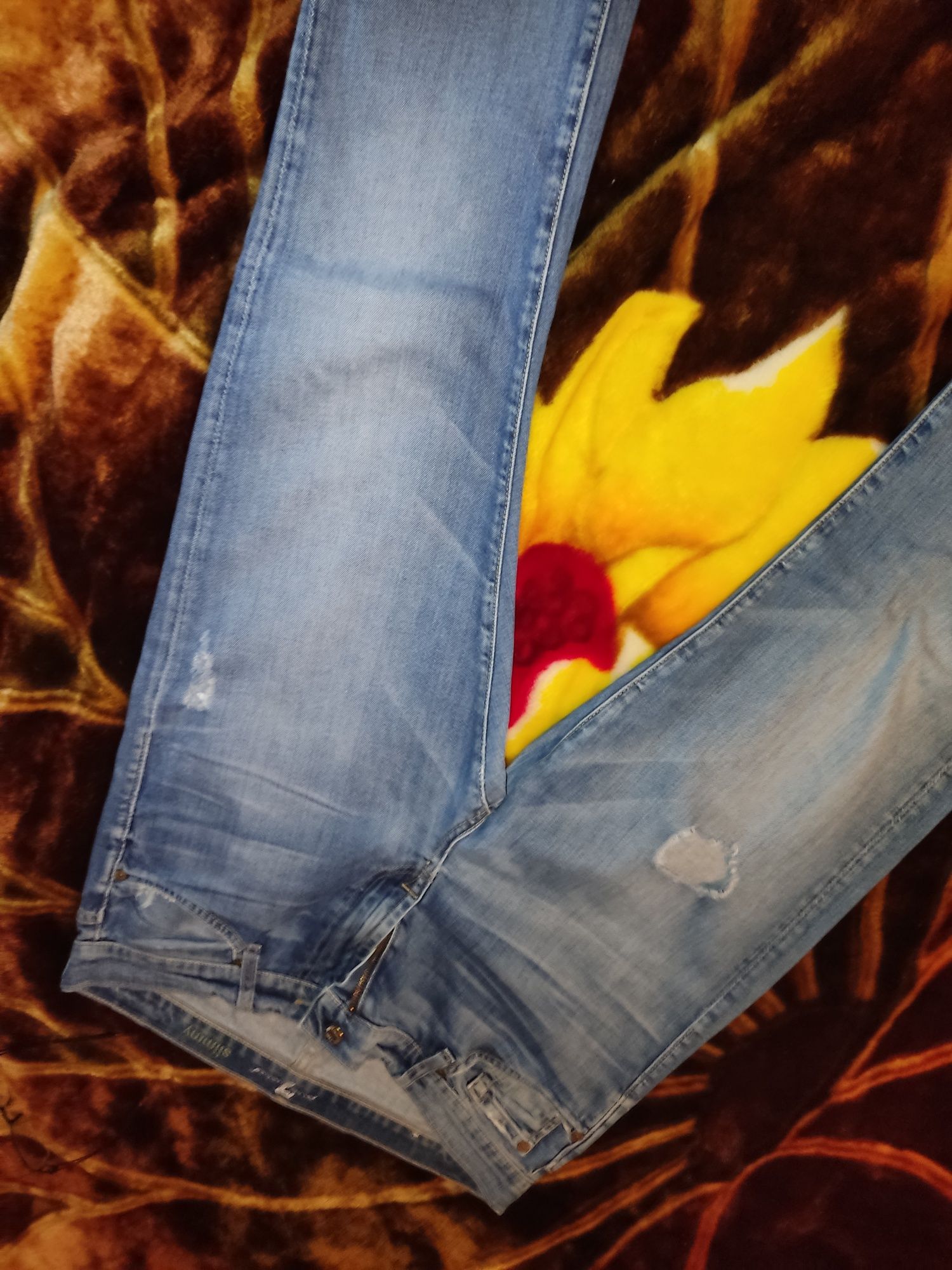 Мужские джинсы от знаменитого бренда