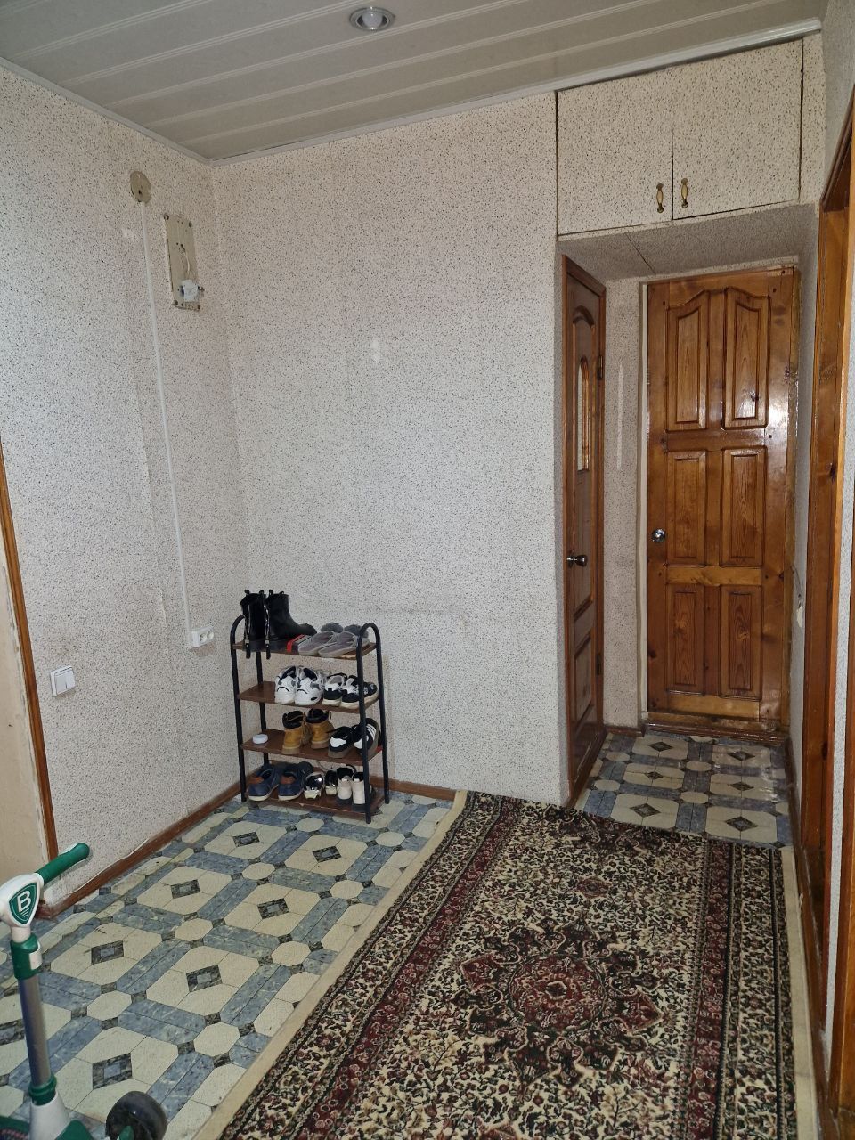 Продается 2 комнат, кирпич 77 серия