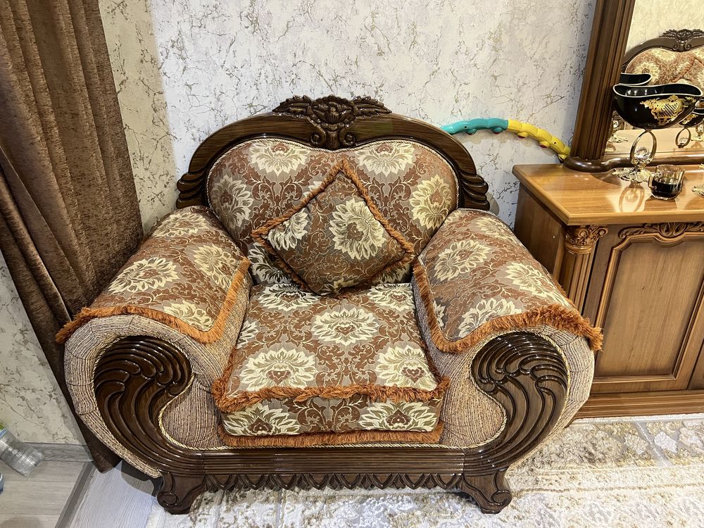 Yumshoq mebil sotiladi divan i kreslo