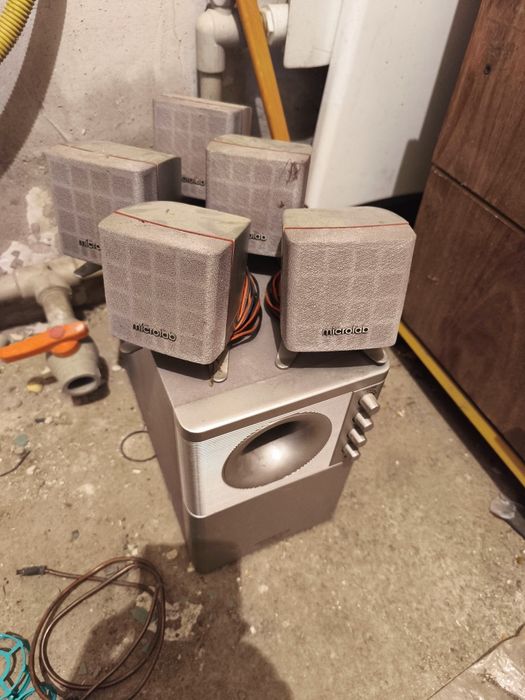 Мощный сабуфер  Microlab 5.1