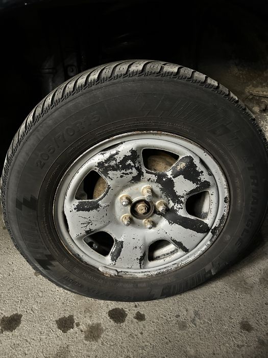 Продам зимение шины с диском