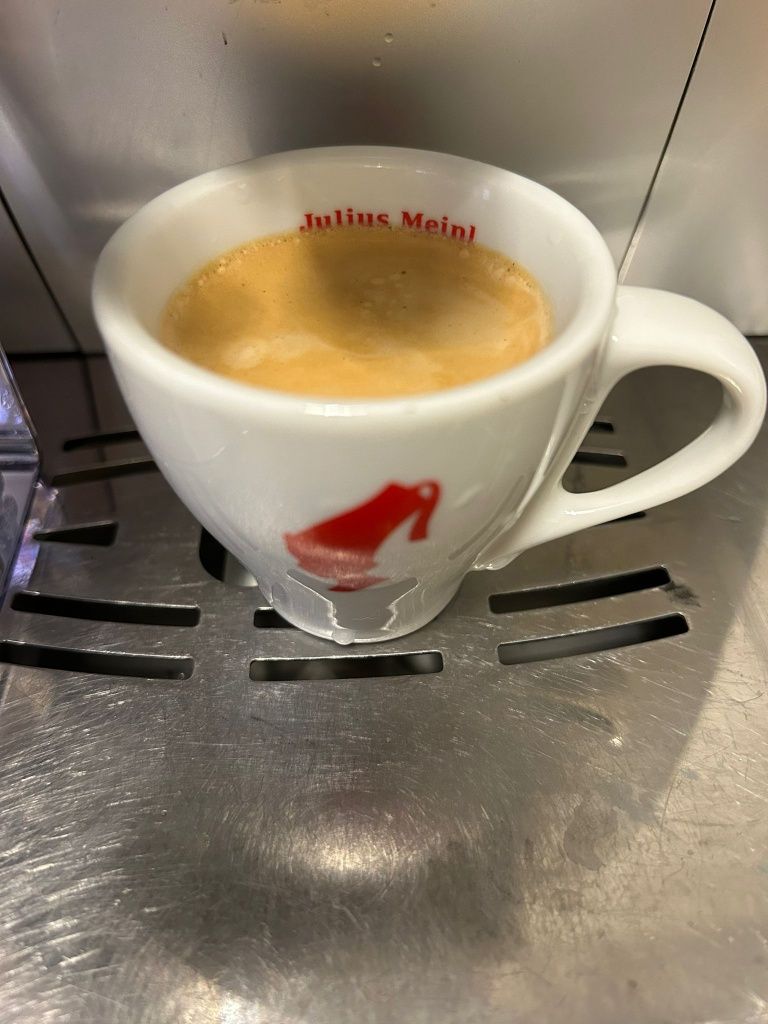 Aparat/espressor/automat cafea DeLonghi, magnífica și capuccino
