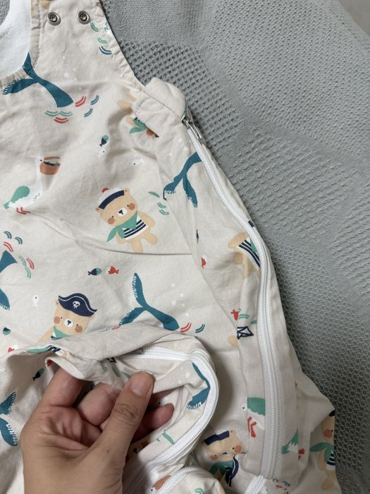 Бебешки възглавници, чаршафи и чувалчета, нови или отлични