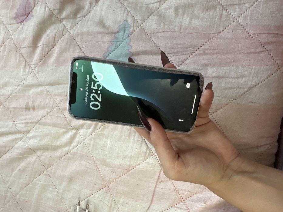 Продам Iphone 12.