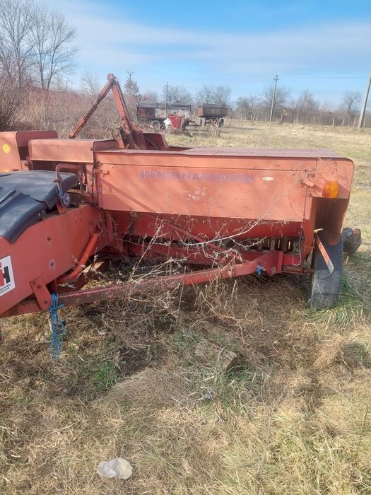 Vând presă de balotat