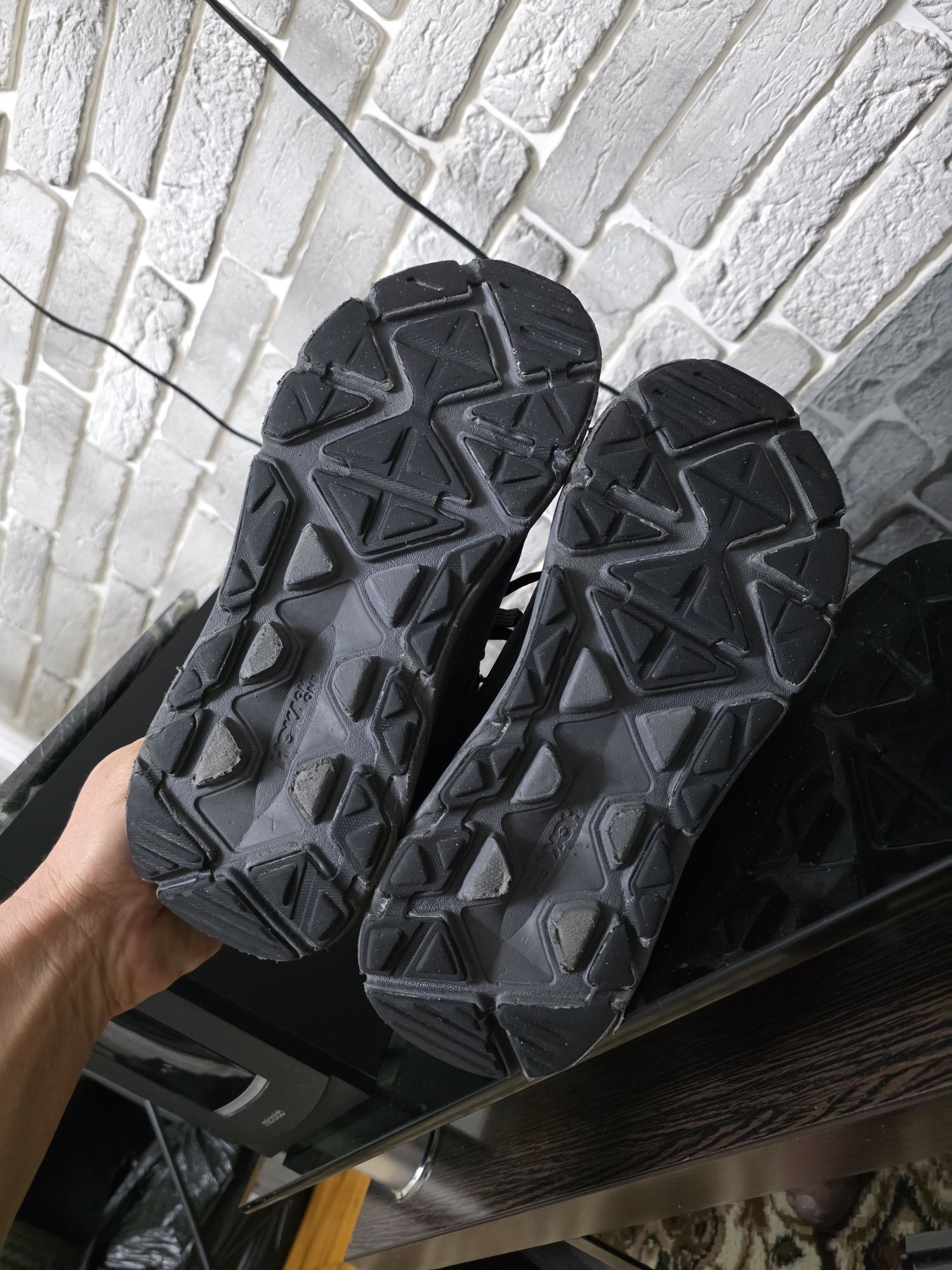 Оригинальные кроссы HOKA
