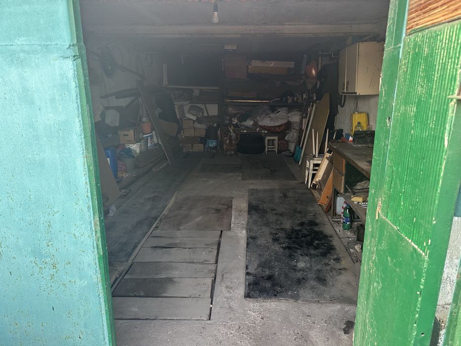 Продается гараж в сортировке Жекибаева 148 второй ряд.