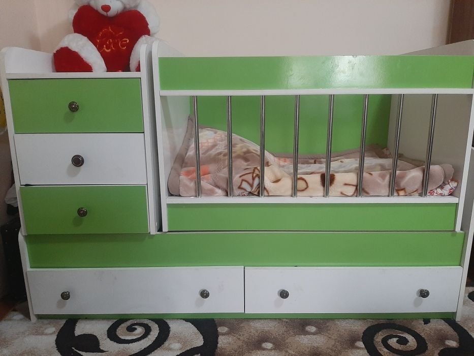 Детская кроватка