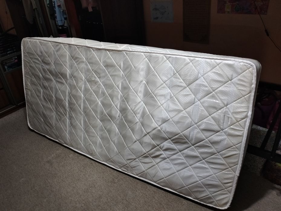 Матрас 200×90 почти новый