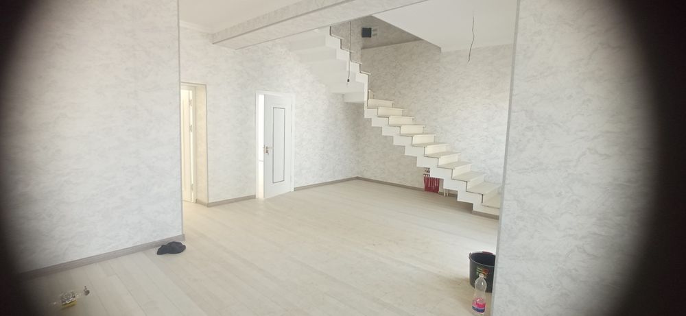 2 соток 6 ком + Хол + подвал 4 сан узла